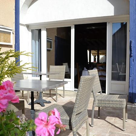 L'Auberge Des Sources Druyes-les-Belles-Fontaines Exterior foto